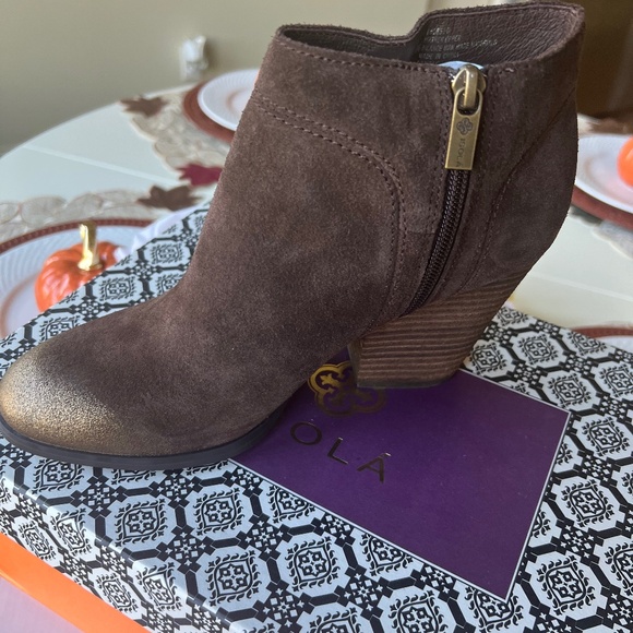 Shoes - Picture 1 of 4